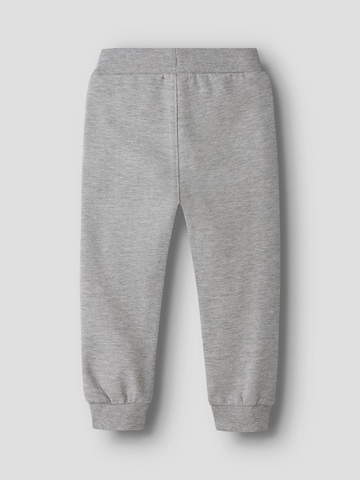 NAME IT - Tapered Pantalón en gris