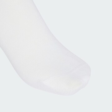 Chaussettes ADIDAS ORIGINALS en blanc