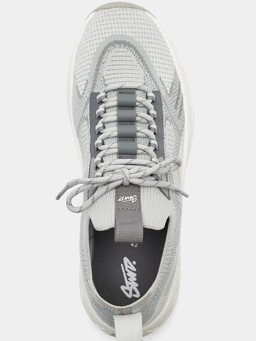 Pull&Bear Sneaker in Grau