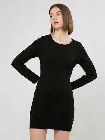 Influencer Gebreide jurk in Zwart: voorkant