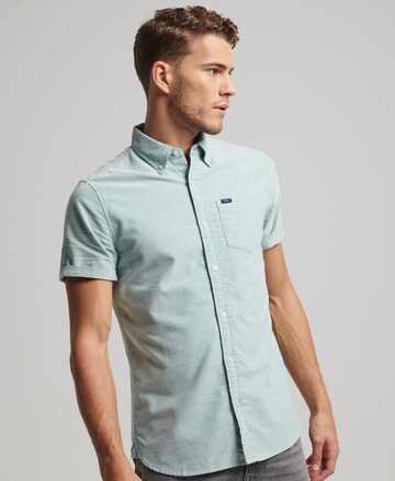 Coupe regular Chemise Superdry en vert : devant