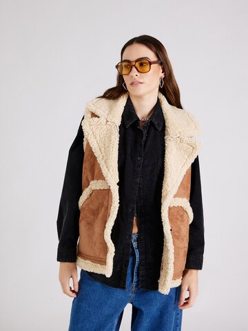 TOPSHOP Vest in Brown: front