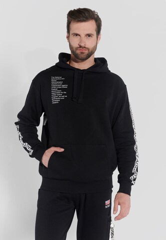 Course Sweatshirt in Black: front