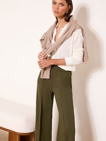 Wide leg Pantaloni di Lipsy in verde