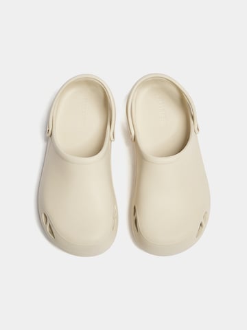 Clogs di Pull&Bear in beige