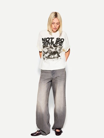 T-shirt Bershka en beige : devant