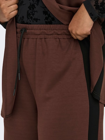 ONLY Carmakoma - regular Pantalón 'CARLeah' en marrón