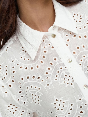 Camicia da donna 'Valais' di ONLY in bianco