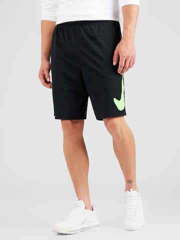 NIKE Regular Sportshorts in Schwarz: predná strana