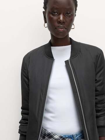 Marks & Spencer Jacke in Schwarz