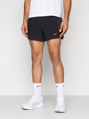 NIKE Normalny krój Spodnie sportowe w kolorze czarny: przód