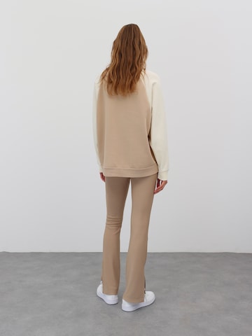 EDITED Sweatshirt 'Birthe' i beige