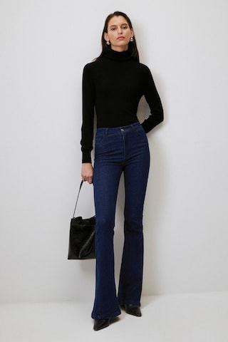Touche Prive Bootcut Jeans in Blau