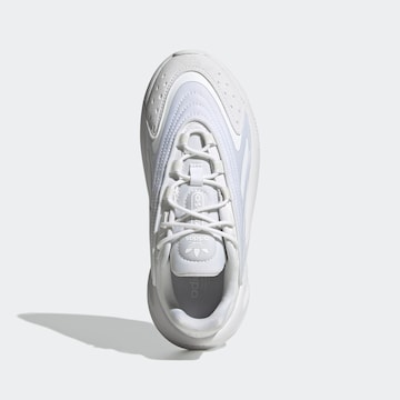 Sneaker 'Ozelia' di ADIDAS ORIGINALS in bianco