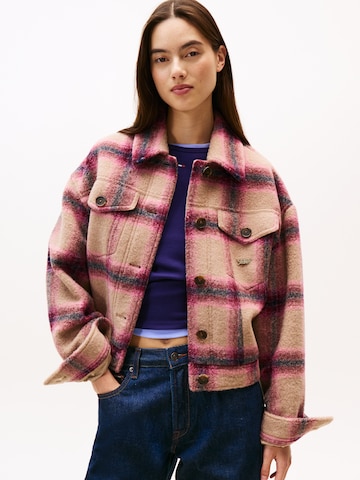 Tommy Jeans Přechodná bunda – pink: přední strana
