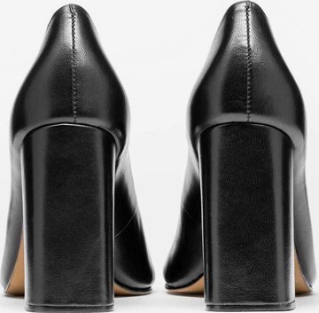 Kazar Pumps in Black