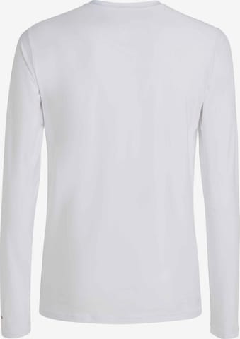 T-Shirt fonctionnel 'Essentials' O'NEILL en blanc