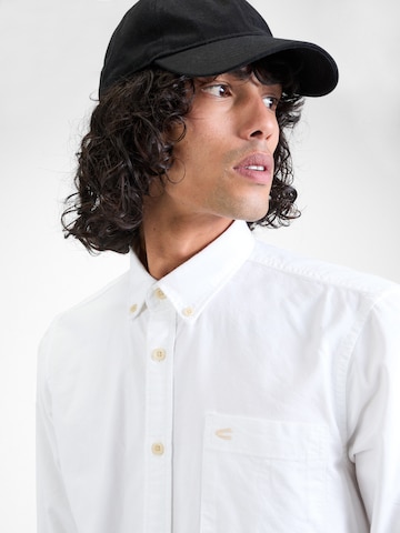 Coupe regular Chemise CAMEL ACTIVE en blanc
