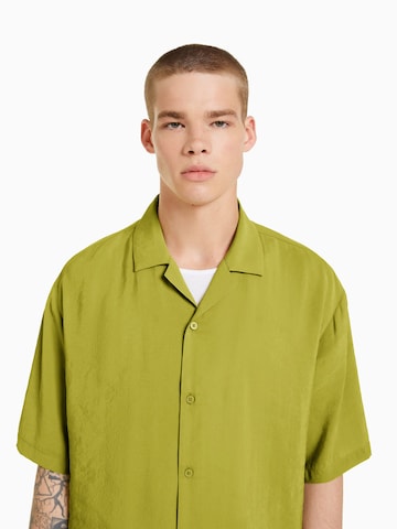 Bershka Regular fit Риза в зелено