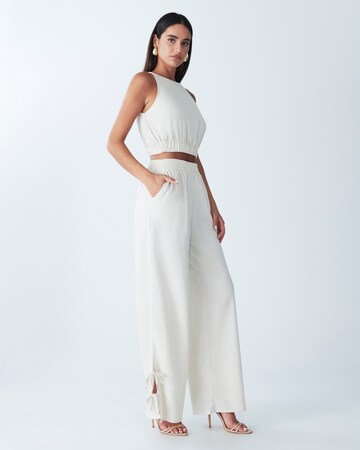BWLDR - Pierna ancha Pantalón 'LAILA' en blanco
