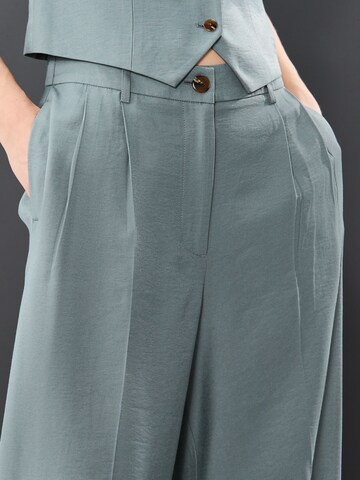 Next Широкий Брюки со складками в Серый