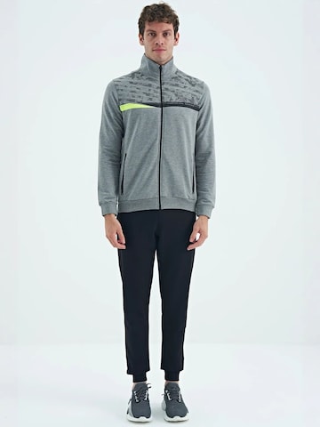 Survêtement Tommy Life en gris : devant