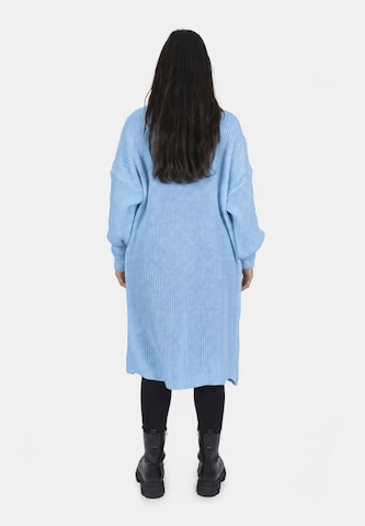 Manteau en tricot Elara en bleu