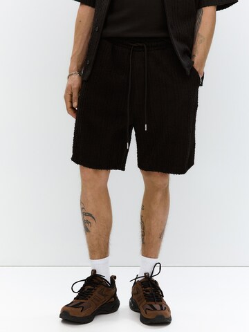 Largi Pantaloni de la Pull&Bear pe negru: față