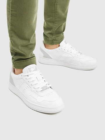 Pull&Bear Låg sneaker i vit