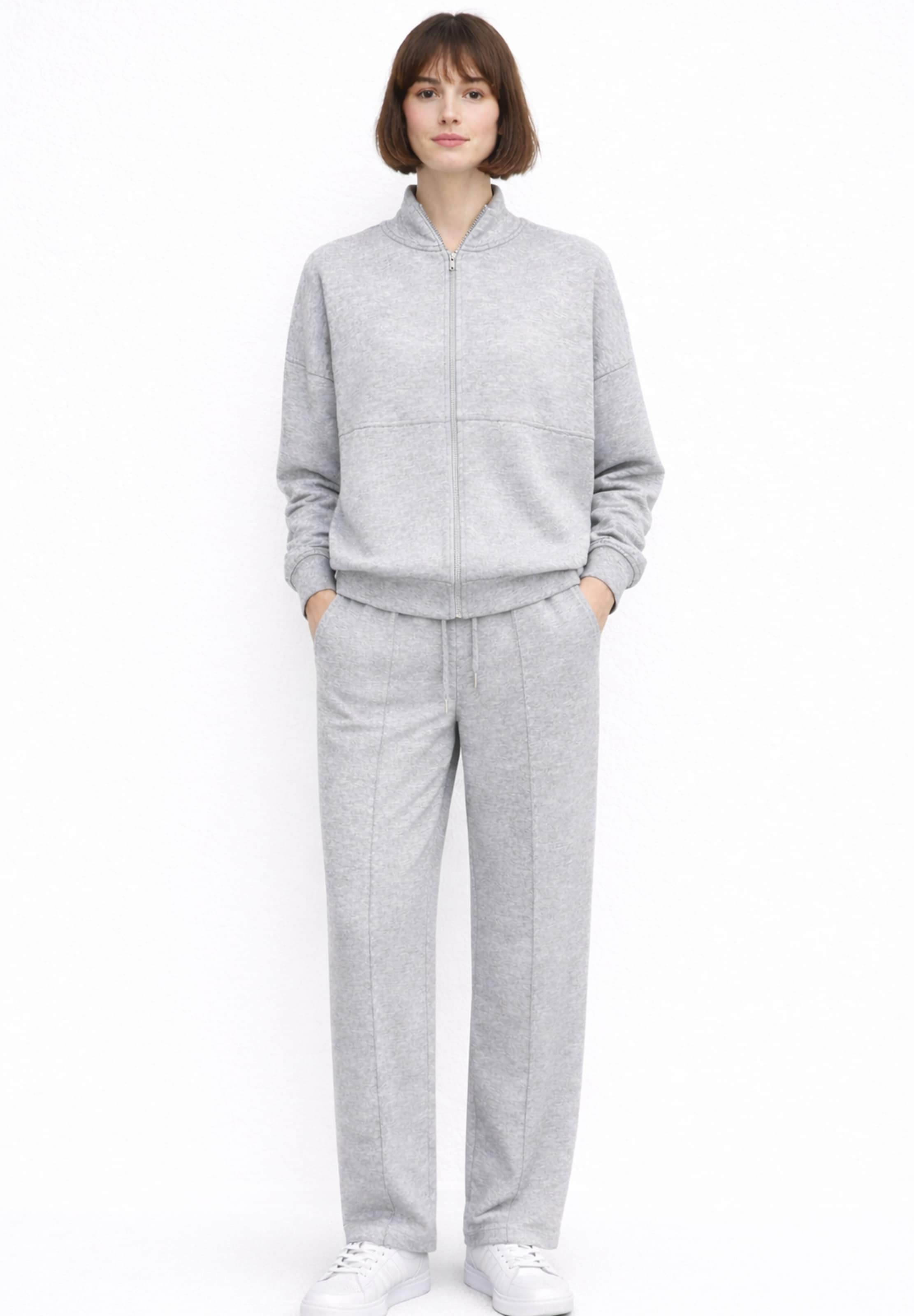 Survêtement Elara en gris : devant