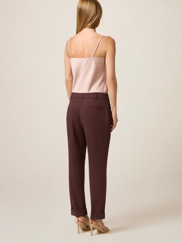 Regular Pantalon oltre en rouge