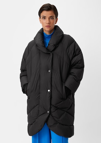 COMMA Χειμερινό παλτό σε μαύρο: μπροστά