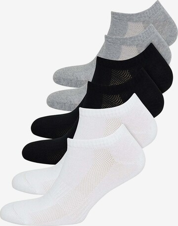 WESTMARK LONDON Socks in Grey: front
