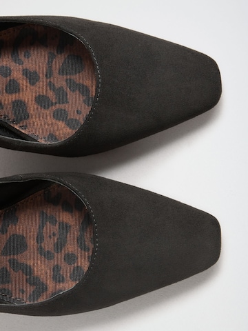 love & roses - Sapatos abertos atrás em preto
