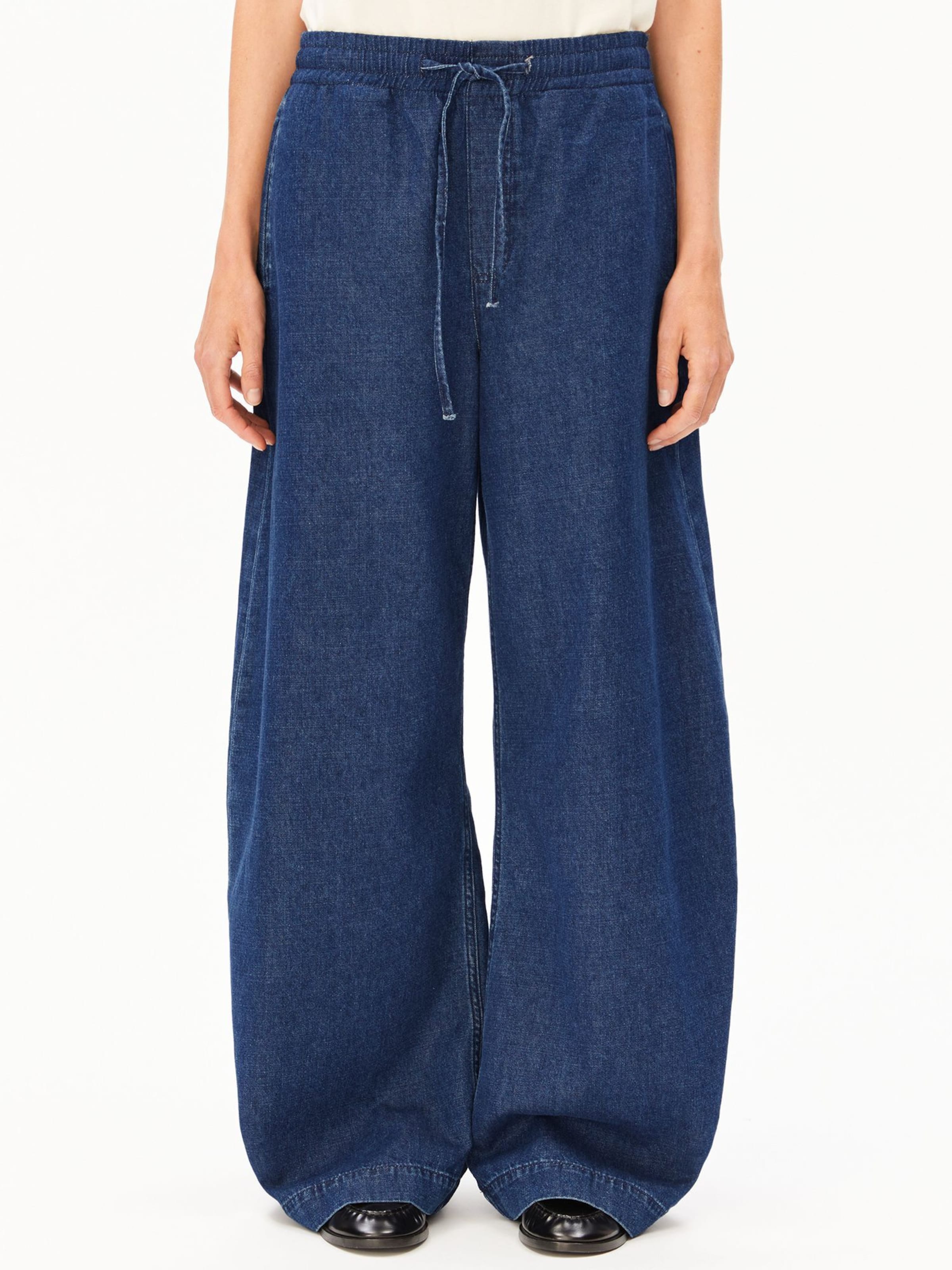 Loosefit Pantalon ARMEDANGELS en bleu