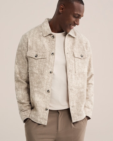 WE Fashion - Ajuste confortable Camisa en beige: frente