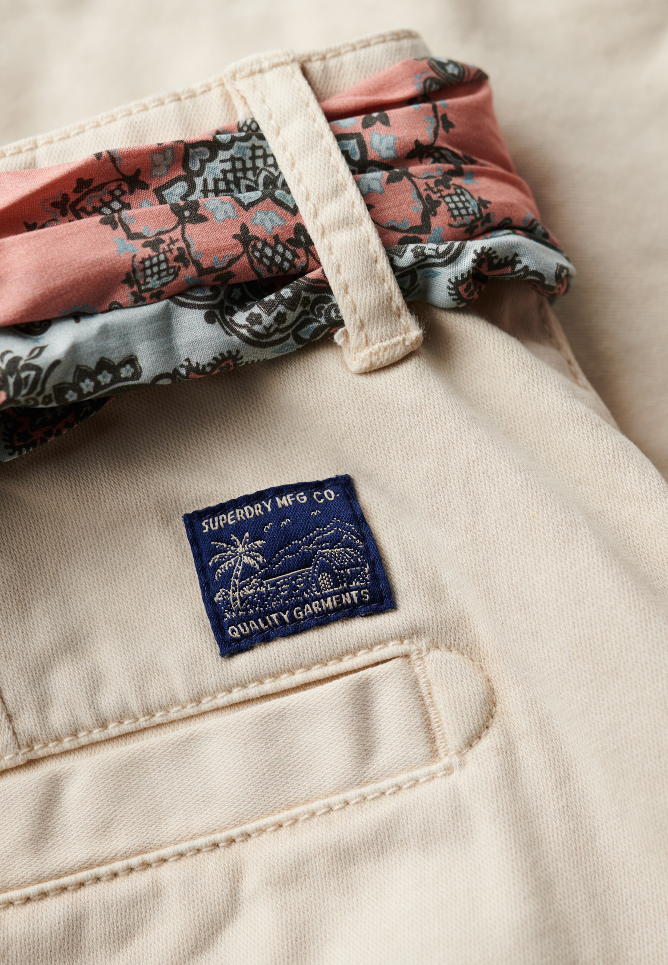 Superdry - Regular Calças chino em branco