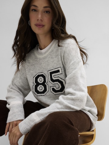 Pullover extra large di bonprix in grigio