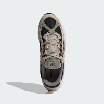 ADIDAS ORIGINALS - Sapatilhas baixas 'Ozmillen' em bege