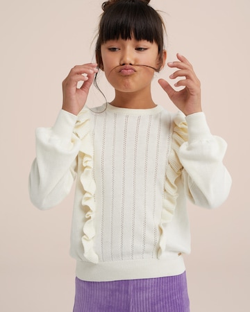 WE Fashion Sweater in White: front