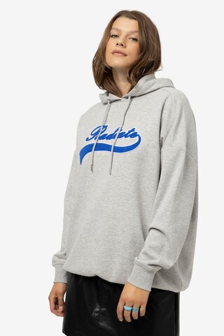 Studio Untold Sweatshirt in Grijs: voorkant