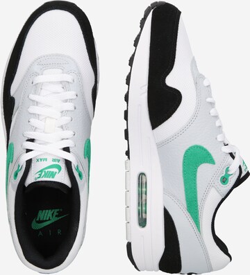 Nike Sportswear Matalavartiset tennarit 'Air Max 1' värissä valkoinen