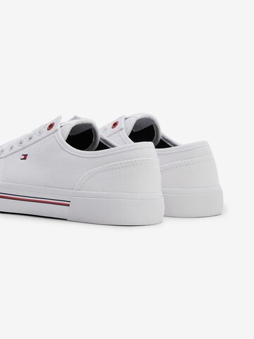 Baskets basses TOMMY HILFIGER en blanc