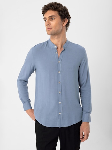 Antioch Regular fit Риза в синьо: отпред