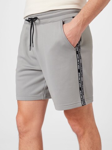 regular Pantaloni 'LEVEL UP' di HOLLISTER in grigio