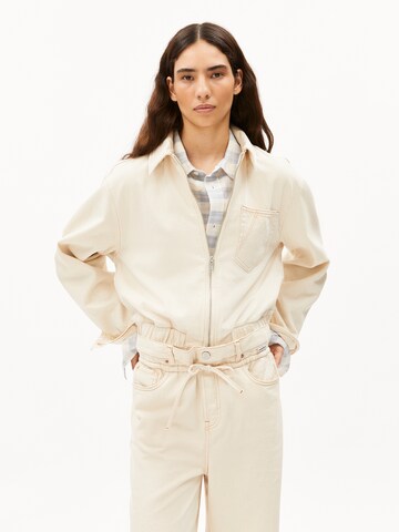 ARMEDANGELS Tussenjas in Beige: voorkant