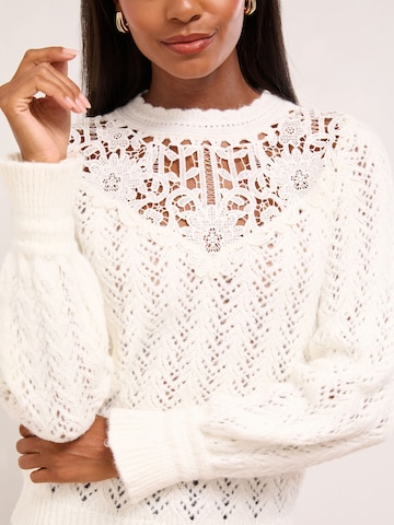 Lipsy Pullover in Weiß