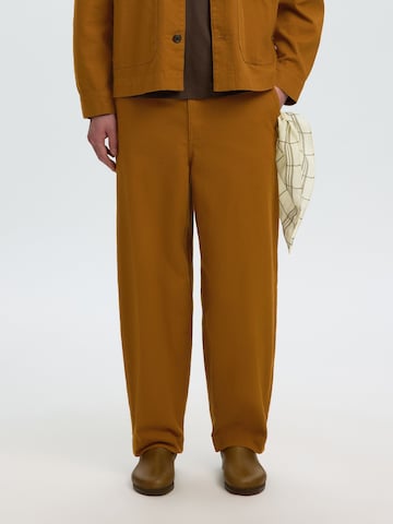 SELECTED Barrel Pants in Brown: front