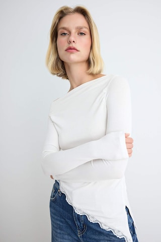Trendyol Shirt in Beige: front
