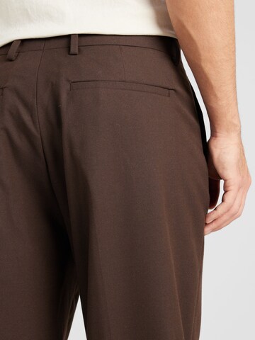 TOPMAN Loose fit Pleat-Front Pants in Brown